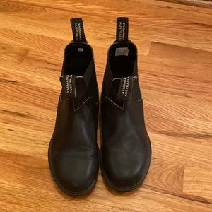 Sold out Black Blundstones size 4- Barely Worn